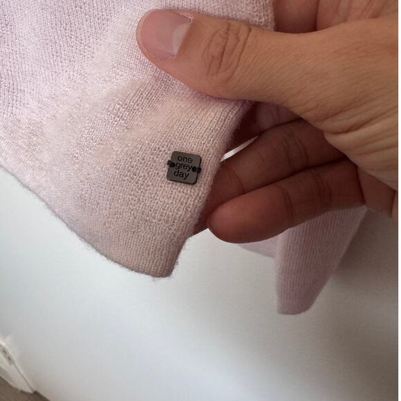 One Grey Day Blush Pink Open Back Light Weight Wool Sweater Size Medium - Picture 4 of 5